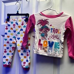 Dream works trolls size 2T pajama set excellent condition